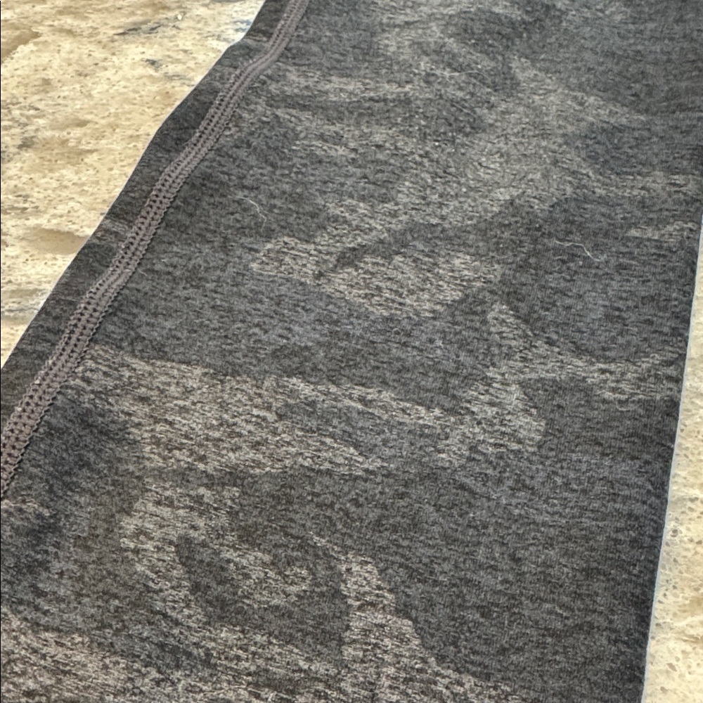 By Vuori Clean Elevation Camo High Rise Leggings Black Gray XS - Picture 8 of 15
